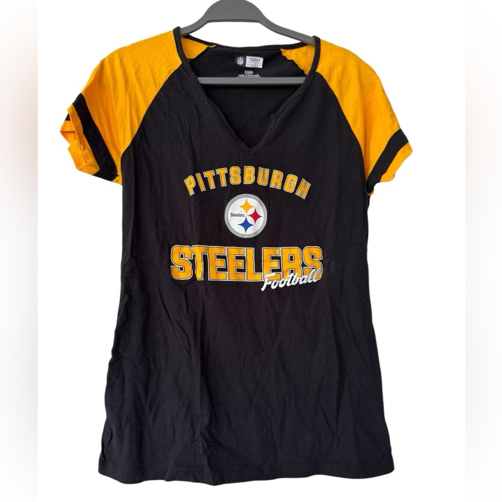 Pittsburgh Steelers Women’s Black and Yellow T-Shirt Size Large